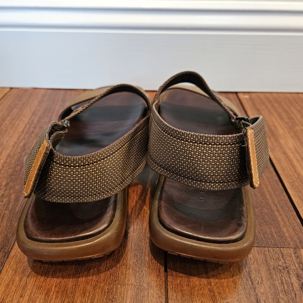 Louis Vuitton Brown Sandals with Adjustable Ankle Strap - Picture 4 of 9